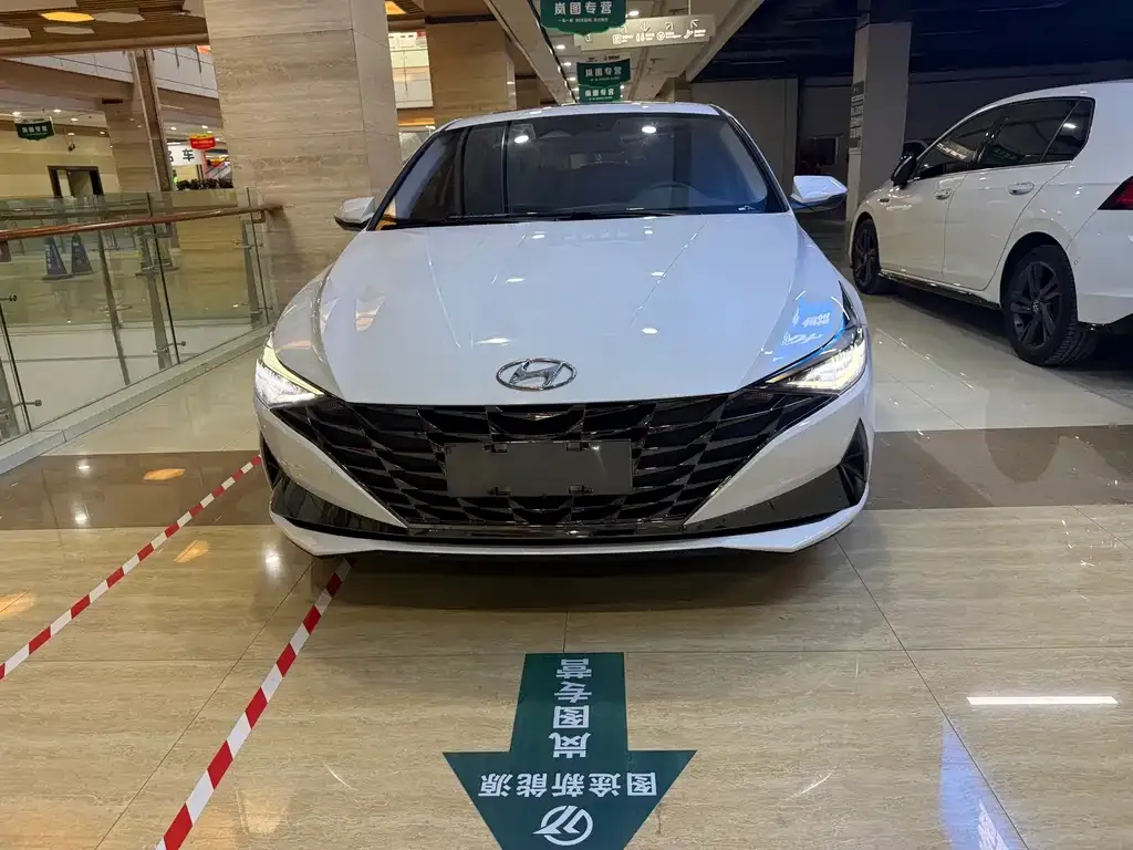 Hyundai Elantra — фото 8