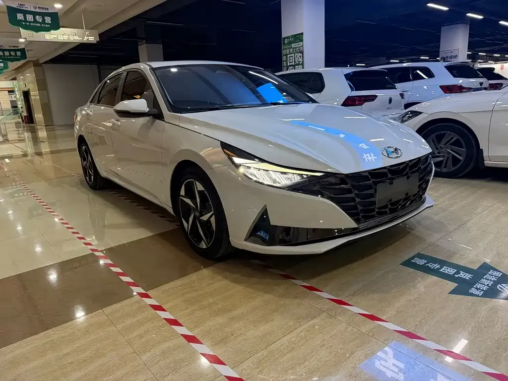 Hyundai Elantra — фото 5