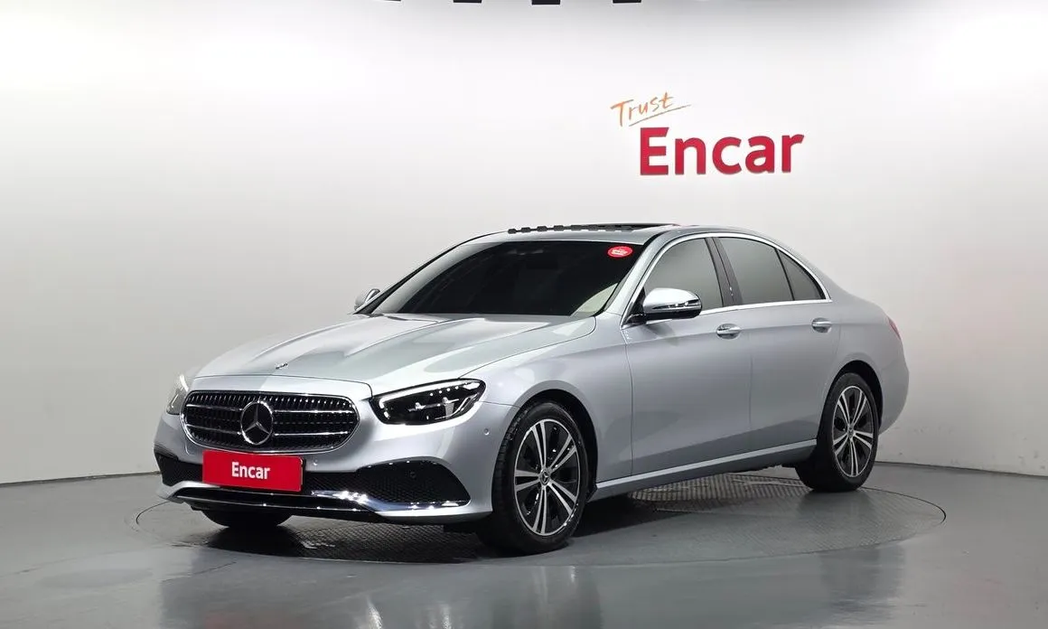 Mercedes-Benz E-Class — фото 1