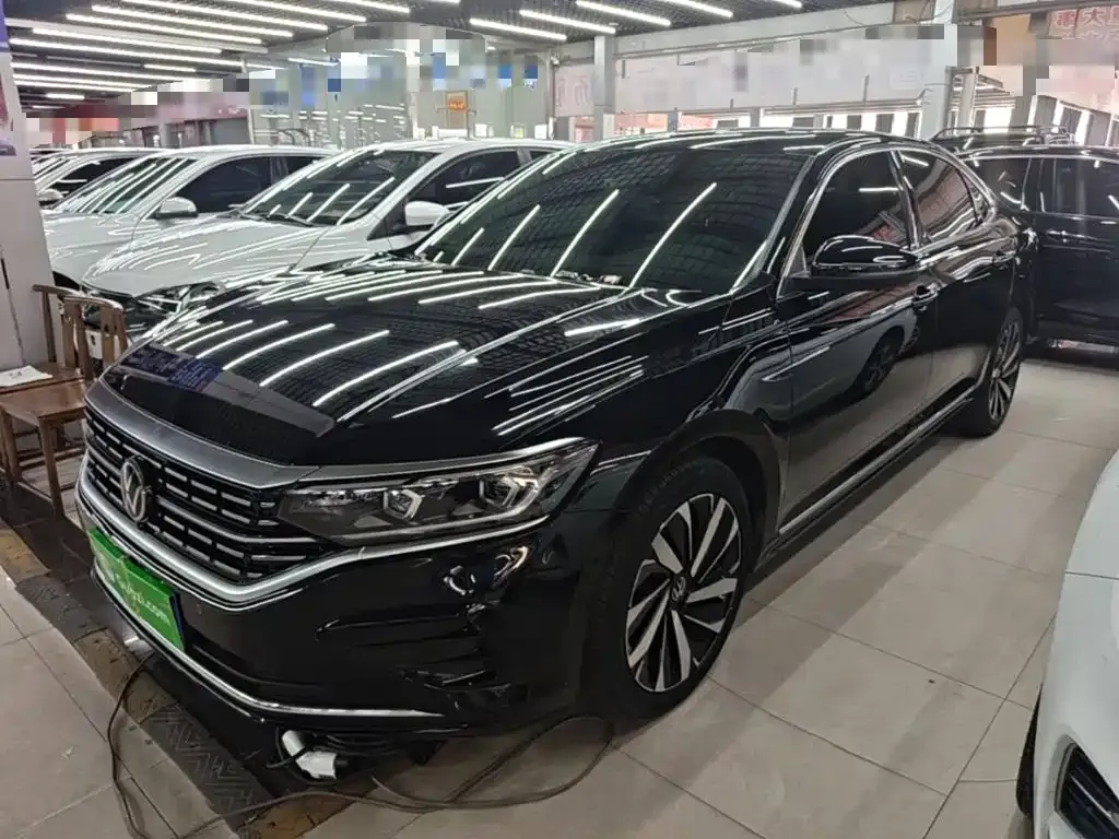 Volkswagen Passat — фото 1