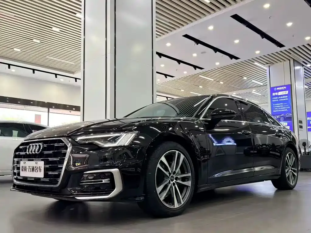 Audi A6L — фото 1