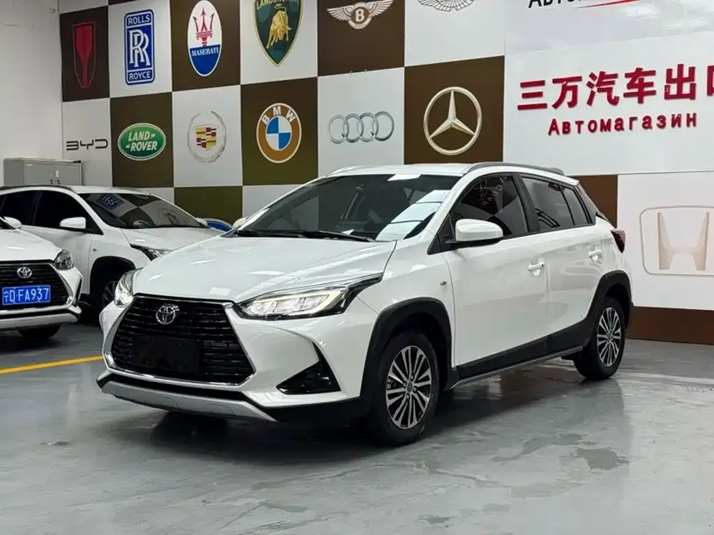 Toyota Yaris L — фото 1