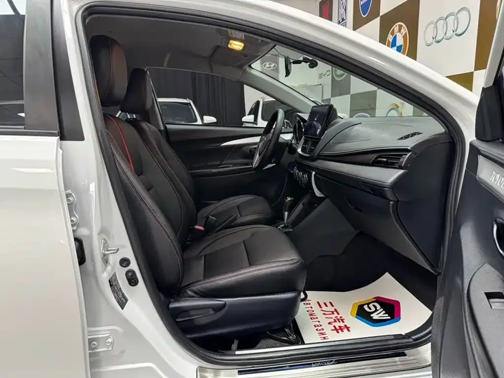 Toyota Yaris L — фото 4