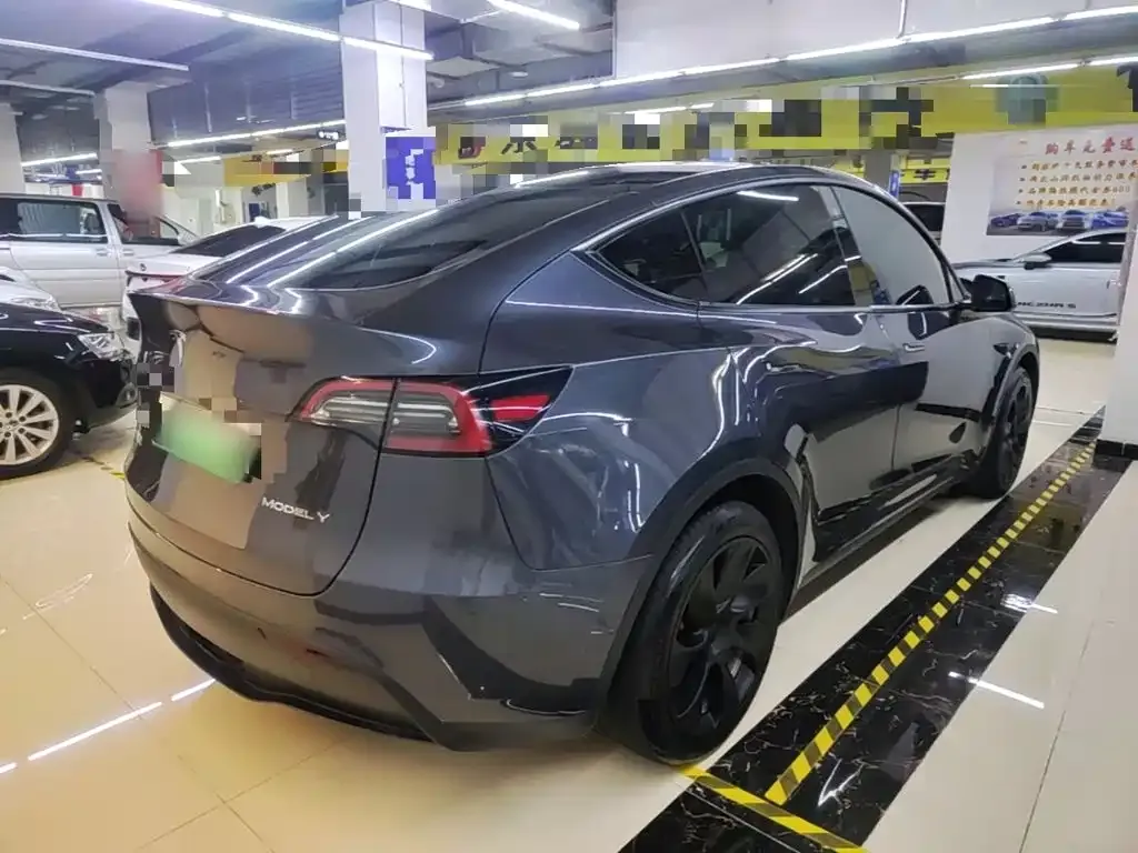 Tesla Model Y — фото 9