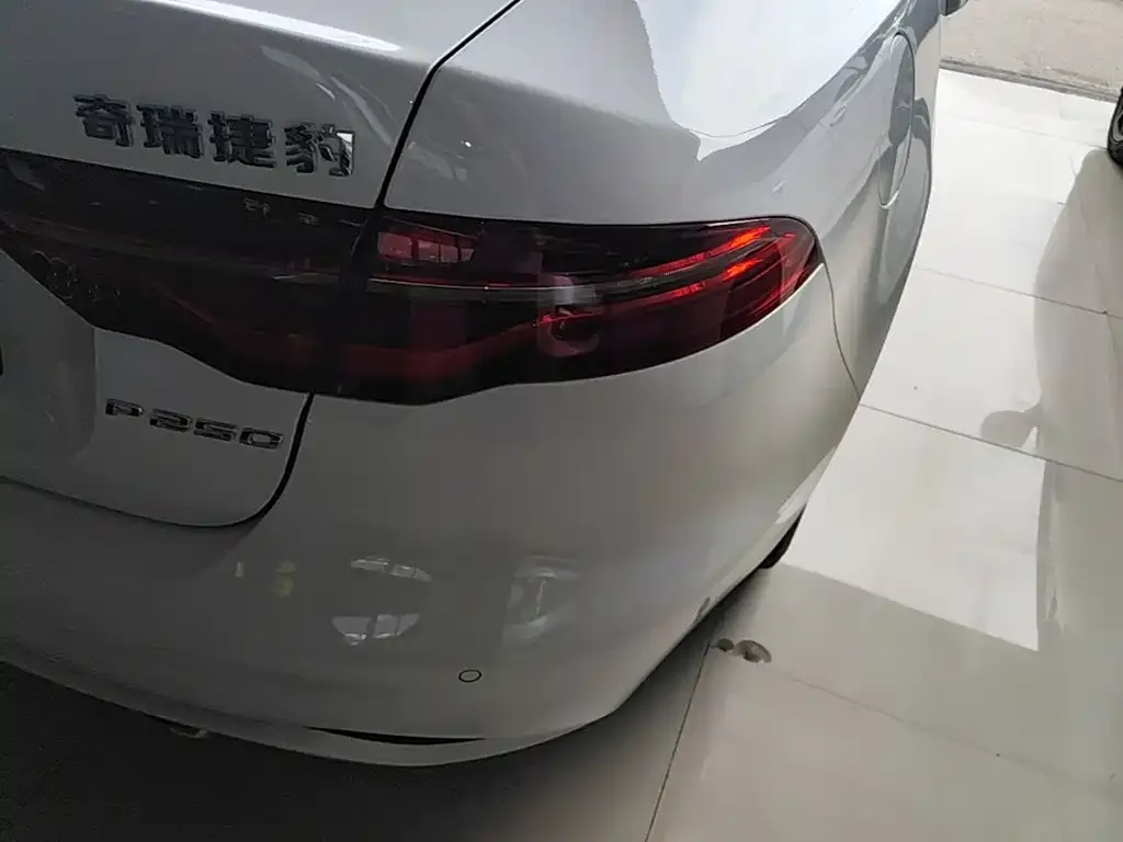 Jaguar XEL — фото 2