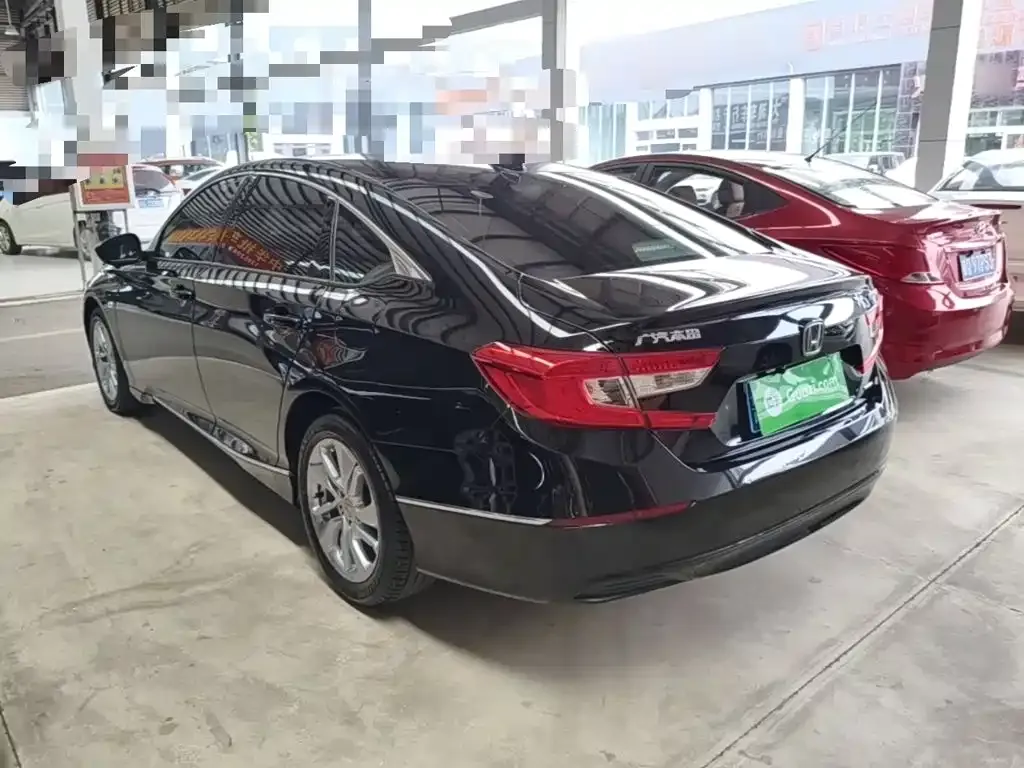 Honda Accord — фото 10