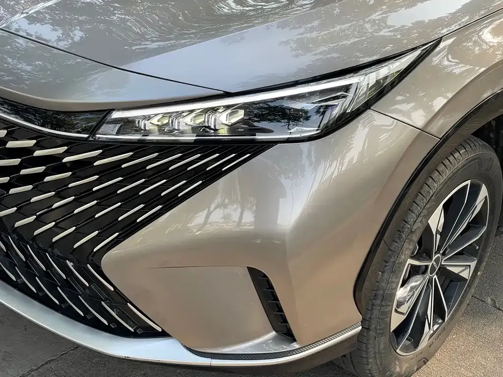 Roewe RX5 — фото 4
