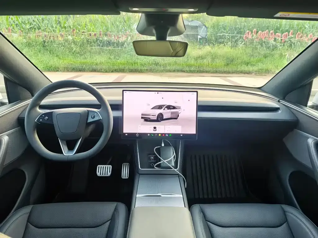 Tesla Model Y — фото 6