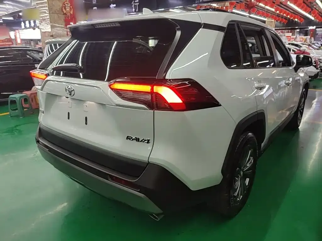 Toyota RAV4 — фото 6
