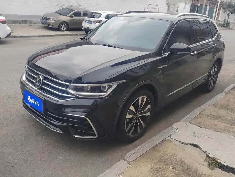 Volkswagen Tiguan L — фото 1