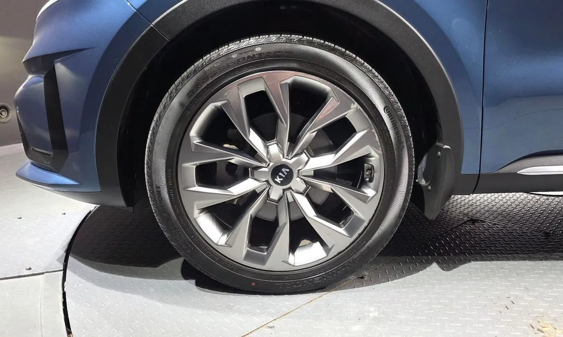 Kia Sorento — фото 9