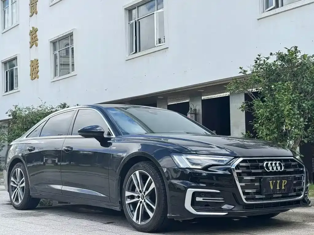 Audi A6L — фото 1