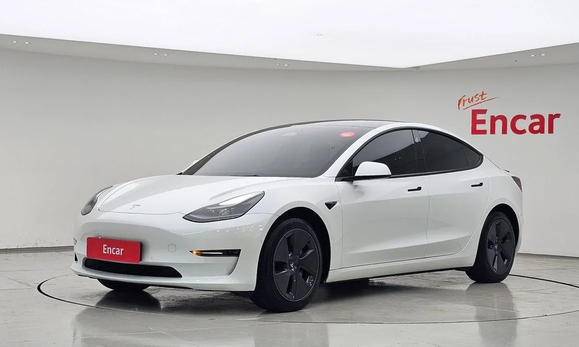 Tesla Model 3 — фото 1