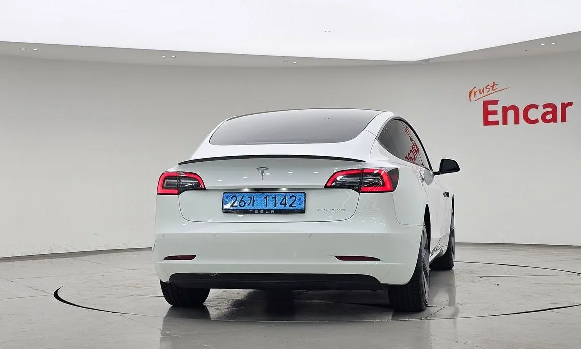 Tesla Model 3 — фото 8