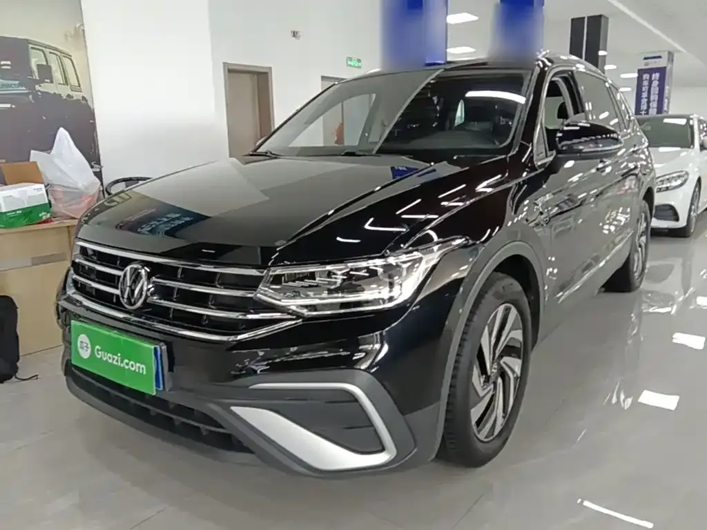 Volkswagen Tiguan L — фото 2