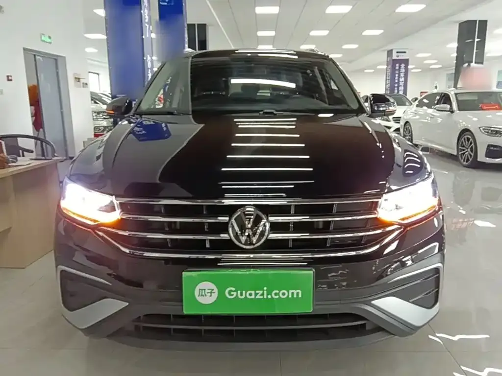 Volkswagen Tiguan L — фото 10