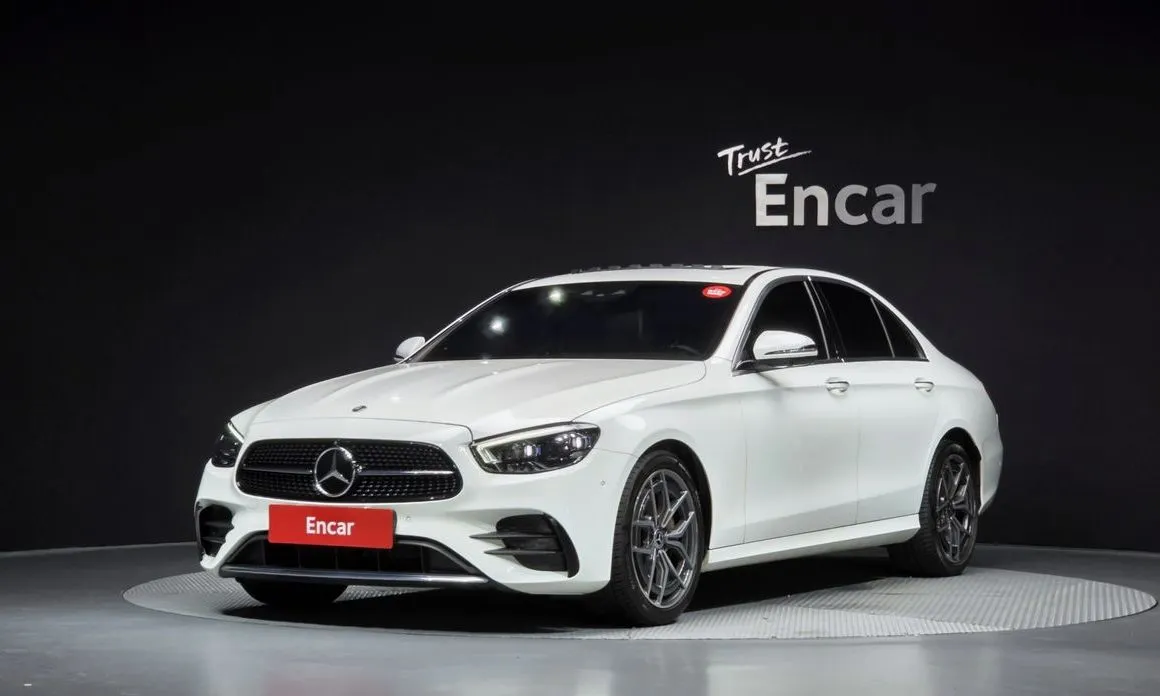 Mercedes-Benz E-Class — фото 1