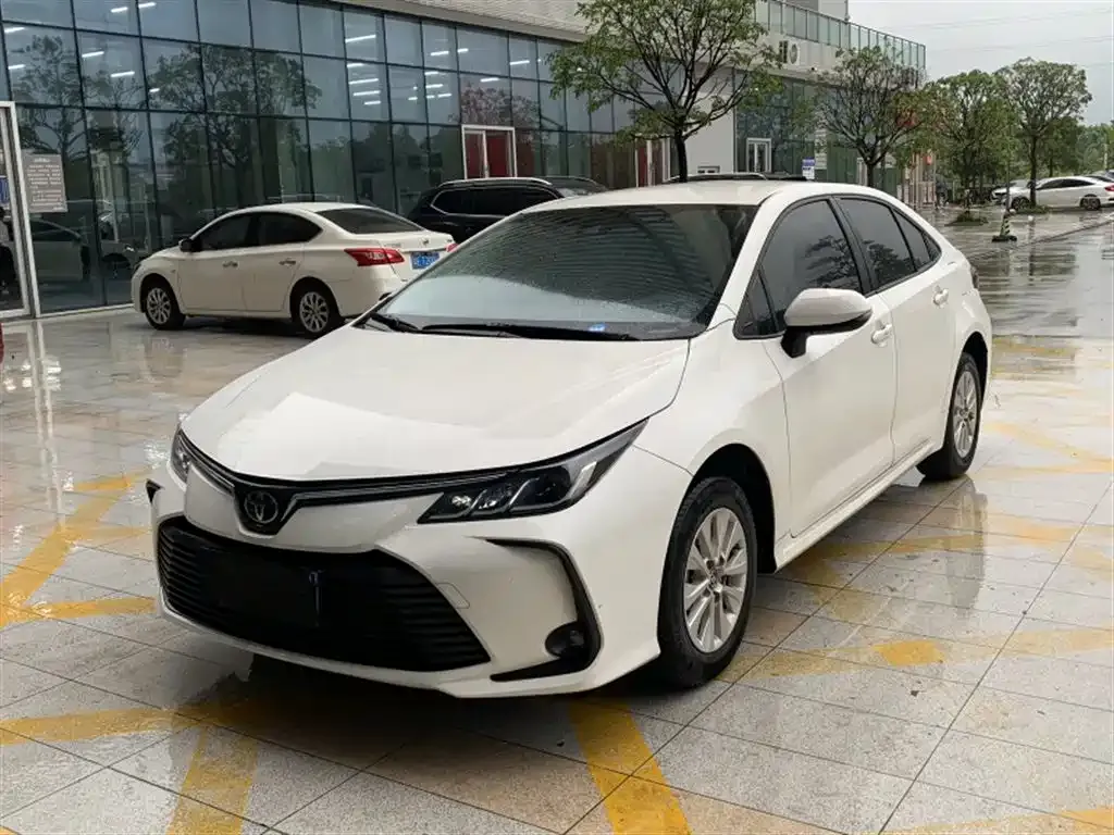 Toyota Corolla — фото 1