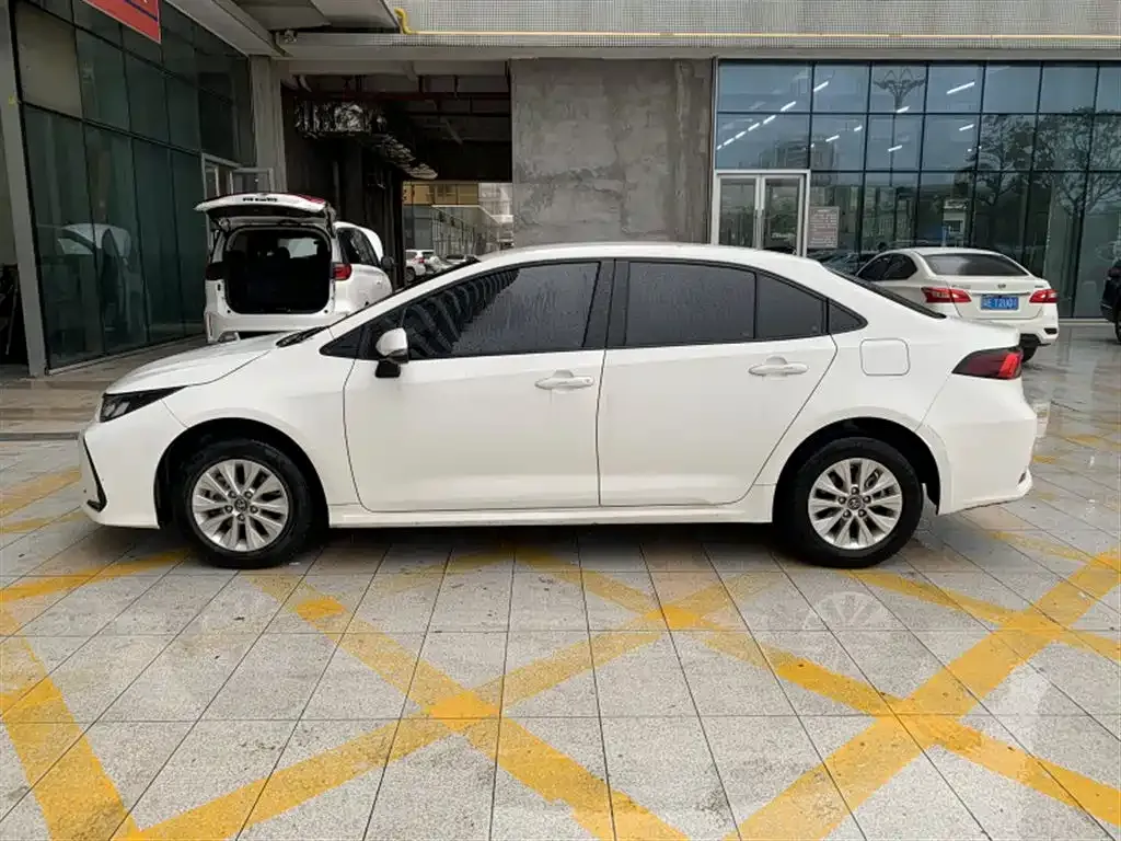 Toyota Corolla — фото 9