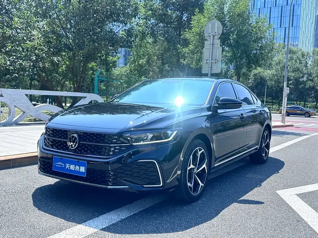 Volkswagen Passat — фото 1