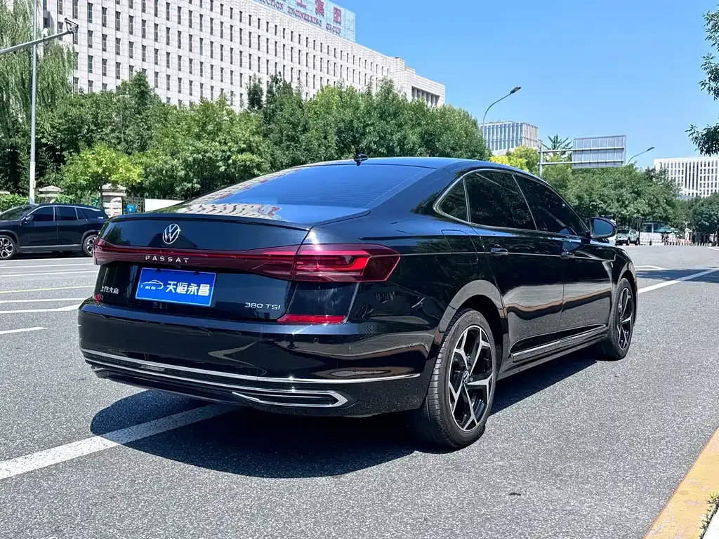 Volkswagen Passat — фото 8