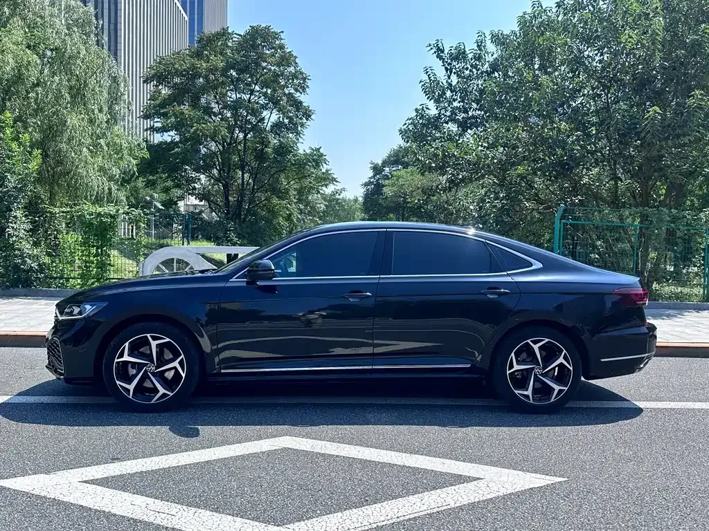 Volkswagen Passat — фото 6