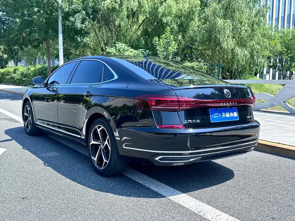 Volkswagen Passat — фото 10
