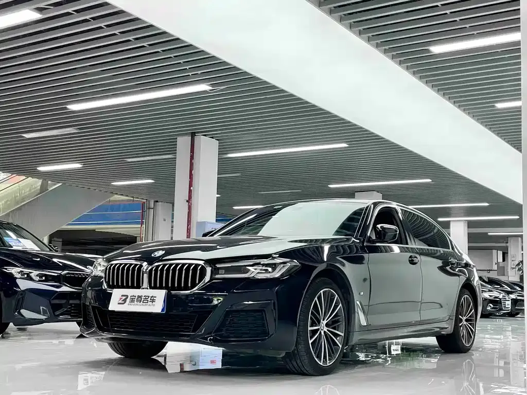 BMW 5 Series — фото 1