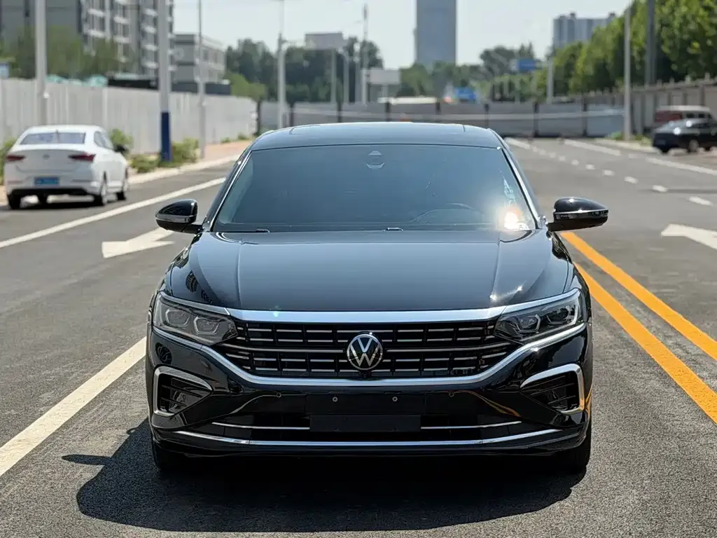 Volkswagen Passat — фото 1