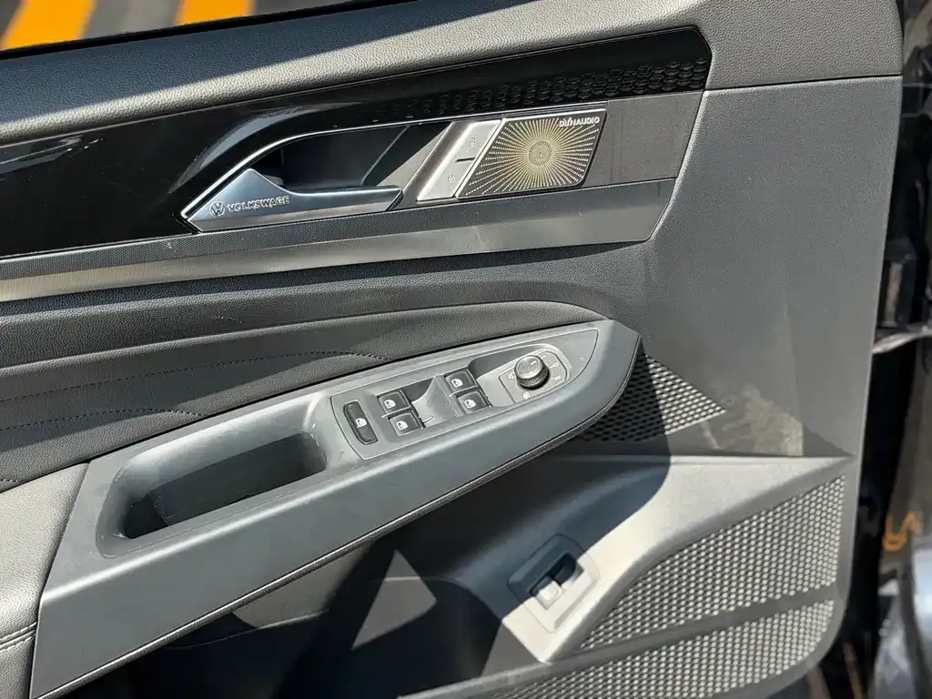 Volkswagen Passat — фото 10