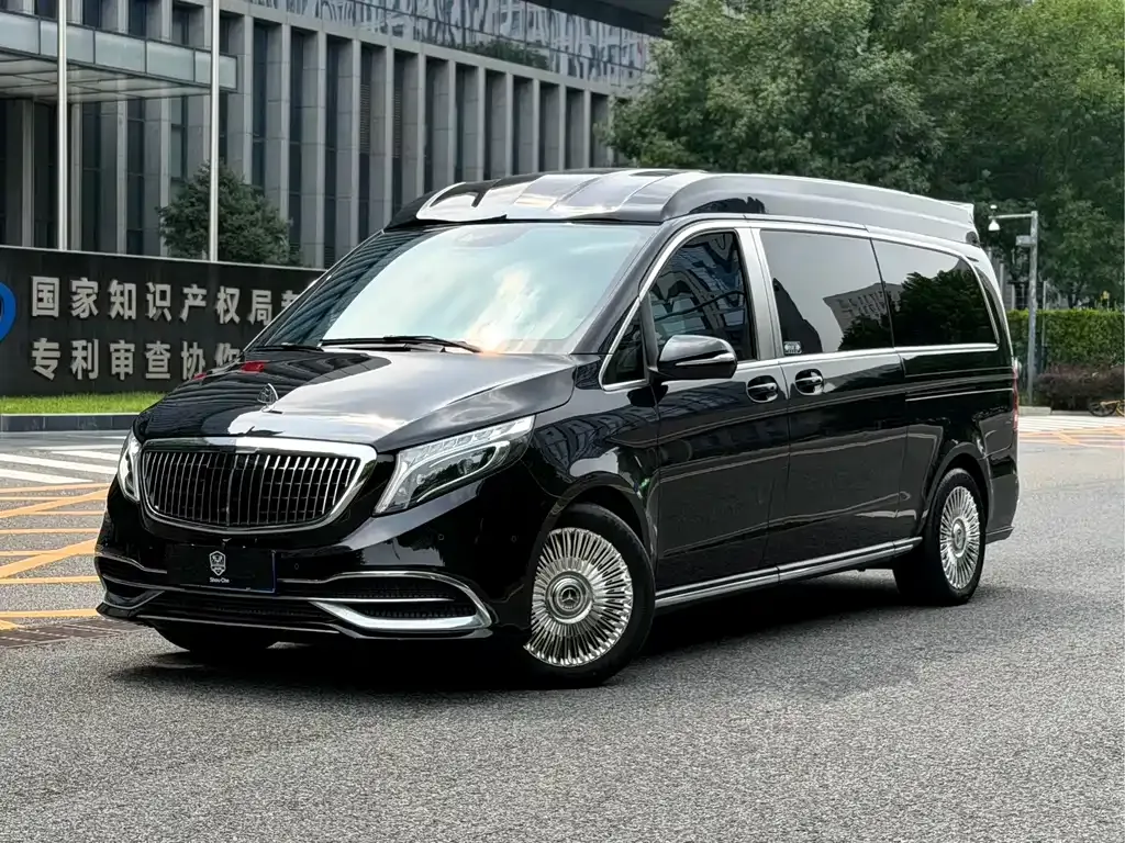 Mercedes-Benz V-Class — фото 1