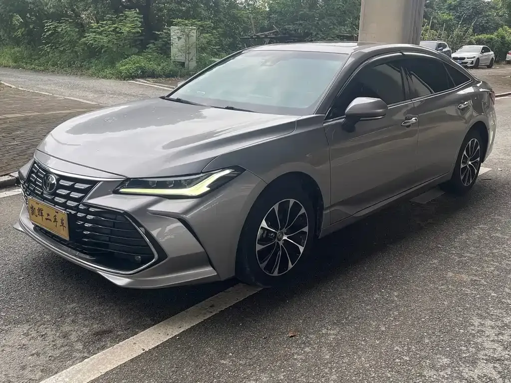 Toyota Avalon — фото 1