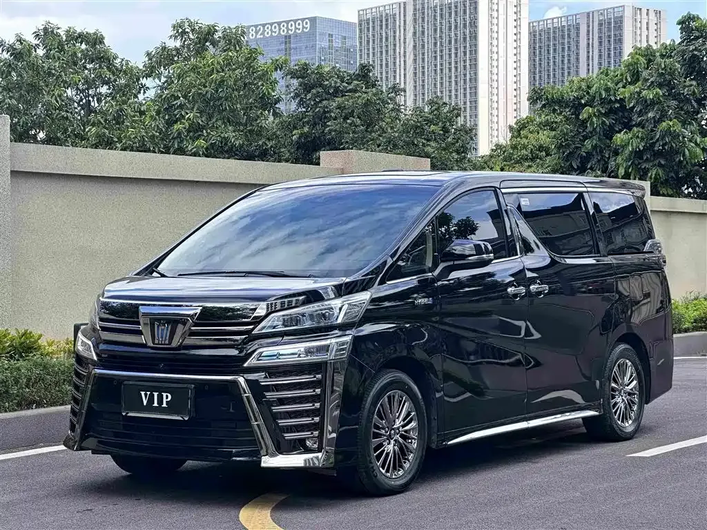 Toyota Vellfire — фото 1