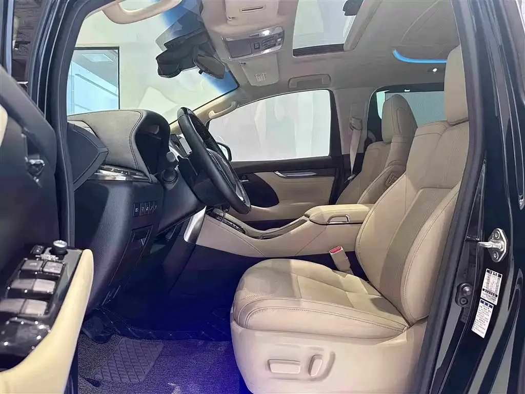 Toyota Vellfire — фото 2
