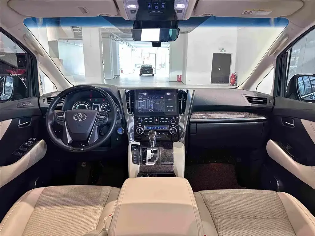 Toyota Vellfire — фото 5