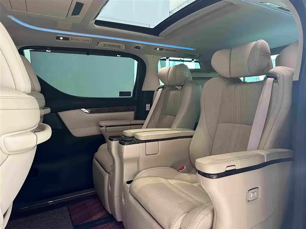 Toyota Vellfire — фото 8