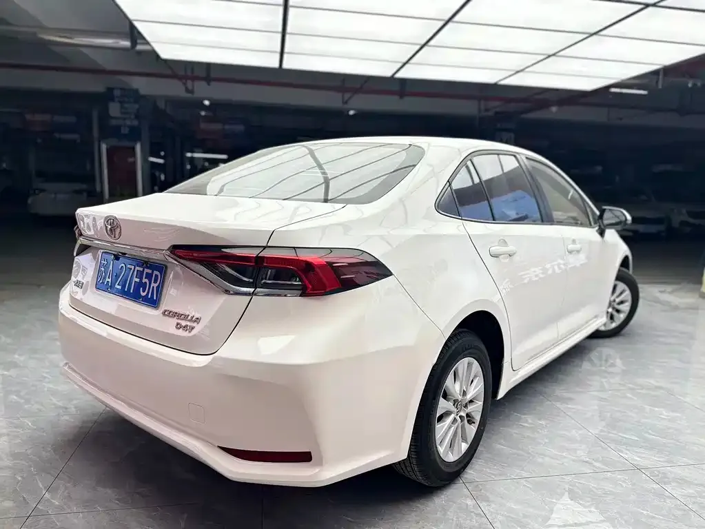 Toyota Corolla — фото 7