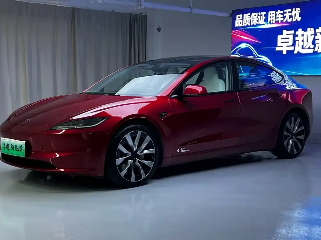 Tesla Model 3 — фото 1