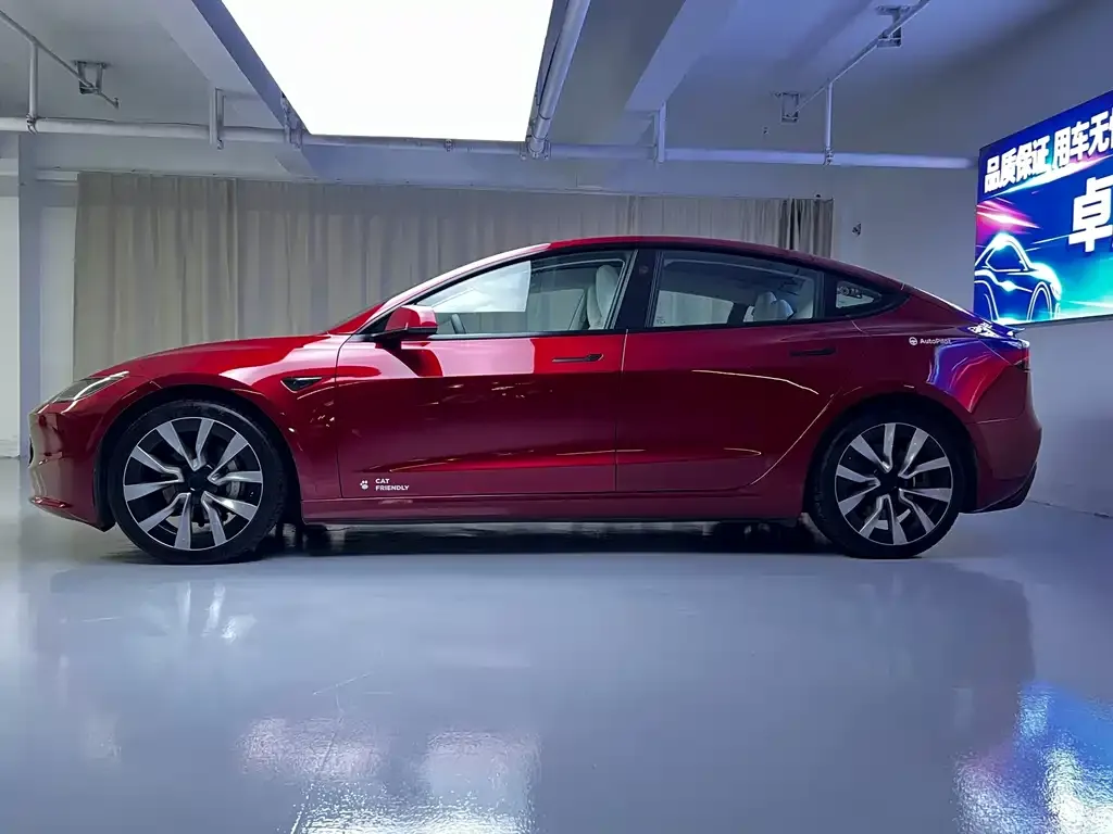 Tesla Model 3 — фото 10