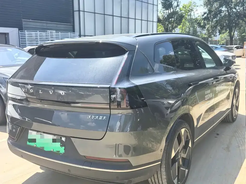 Volvo XC70 Plug-in Hybrid — фото 3