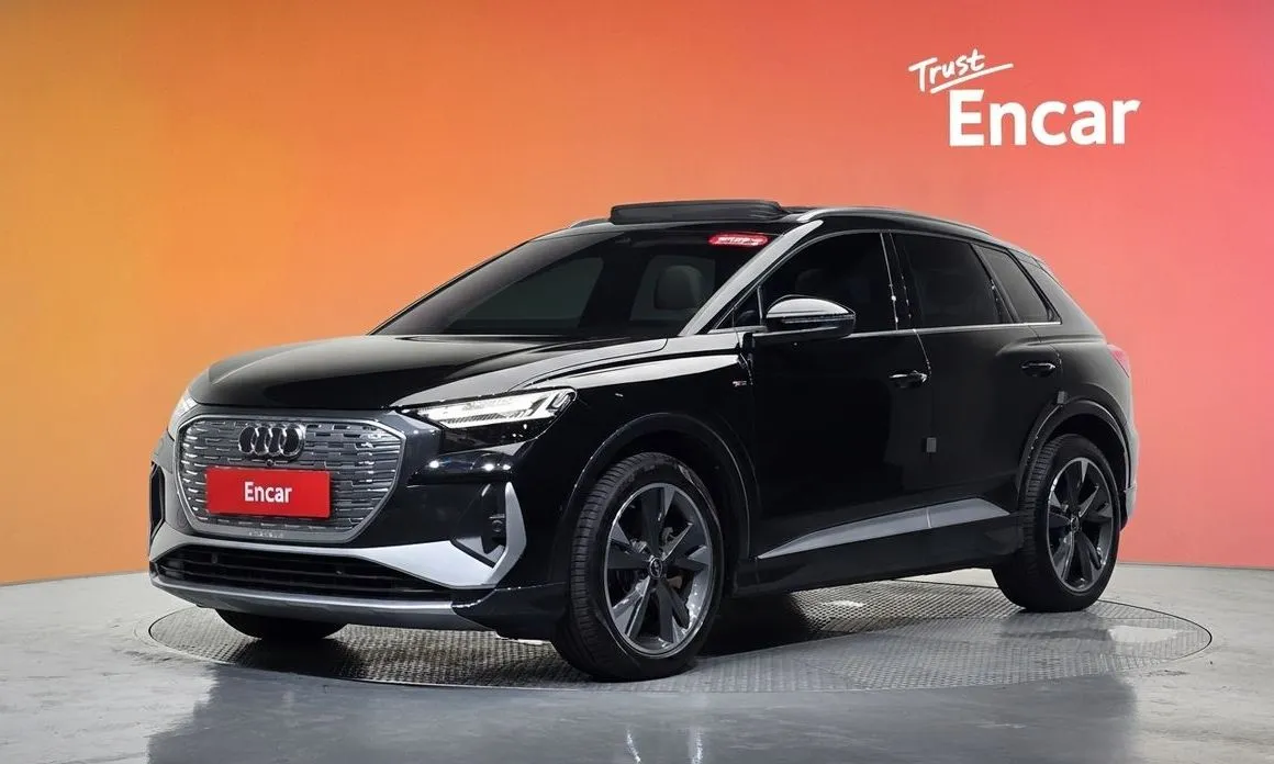 Audi Q4 e-tron — фото 1