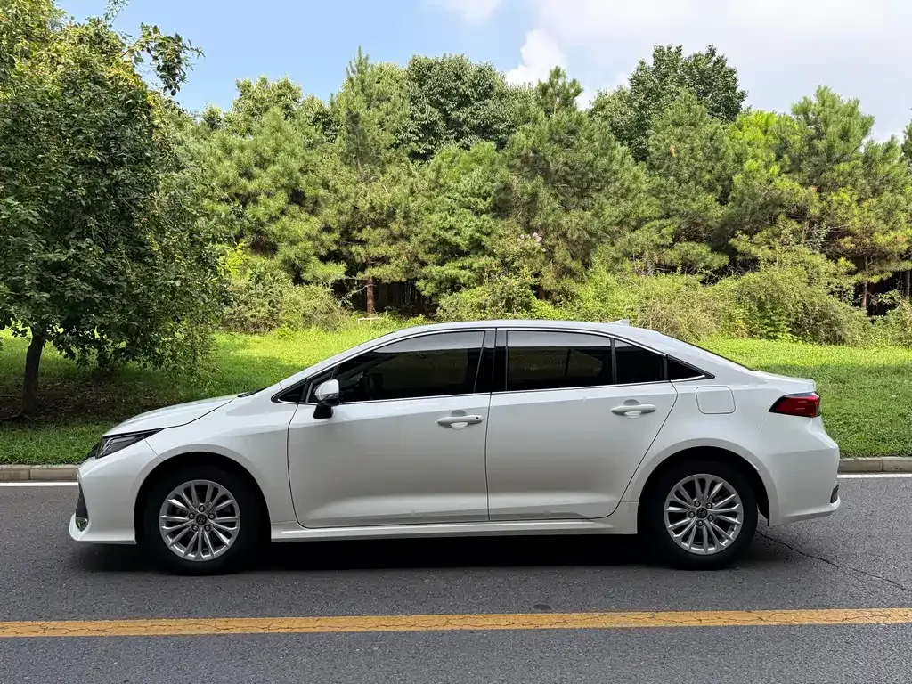 Toyota Allion — фото 5