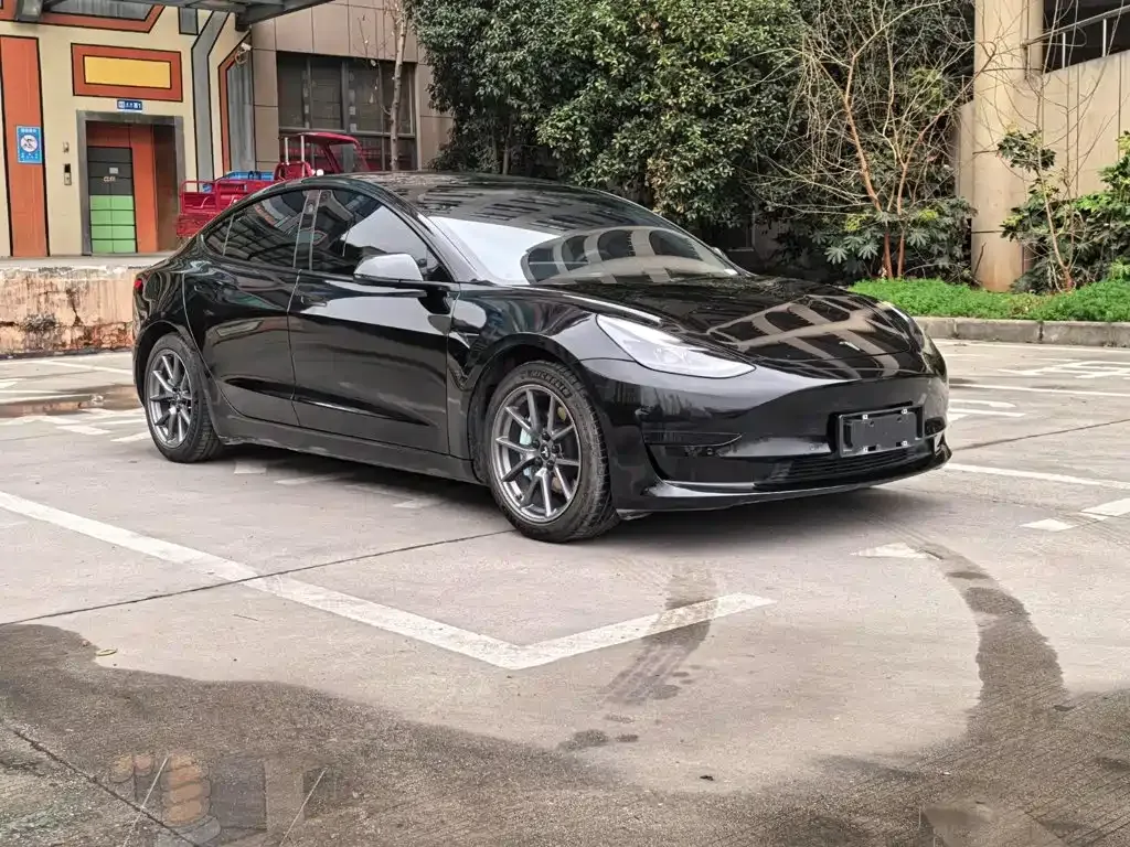 Tesla Model 3 — фото 10