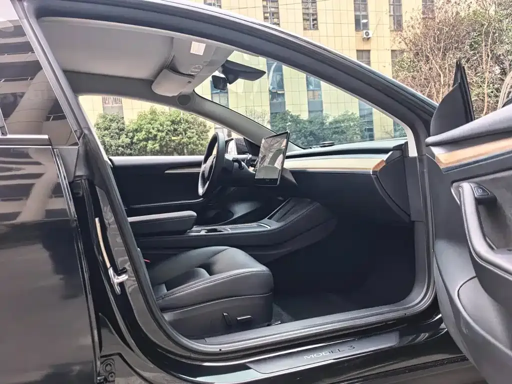 Tesla Model 3 — фото 5