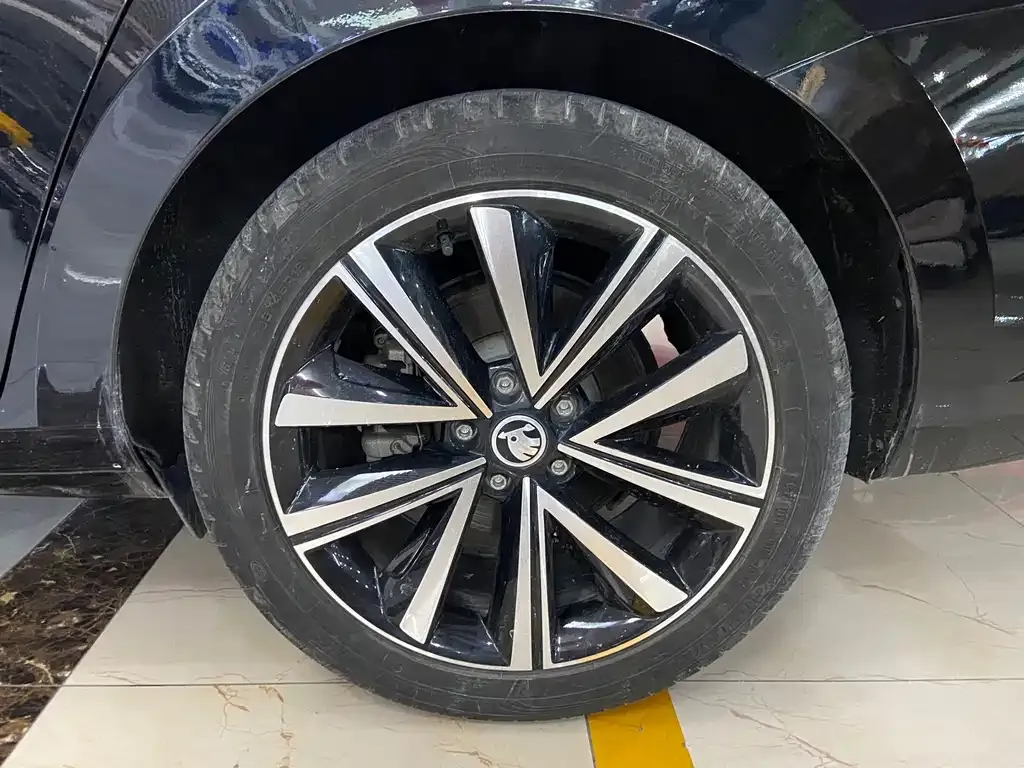 Skoda Superb — фото 4