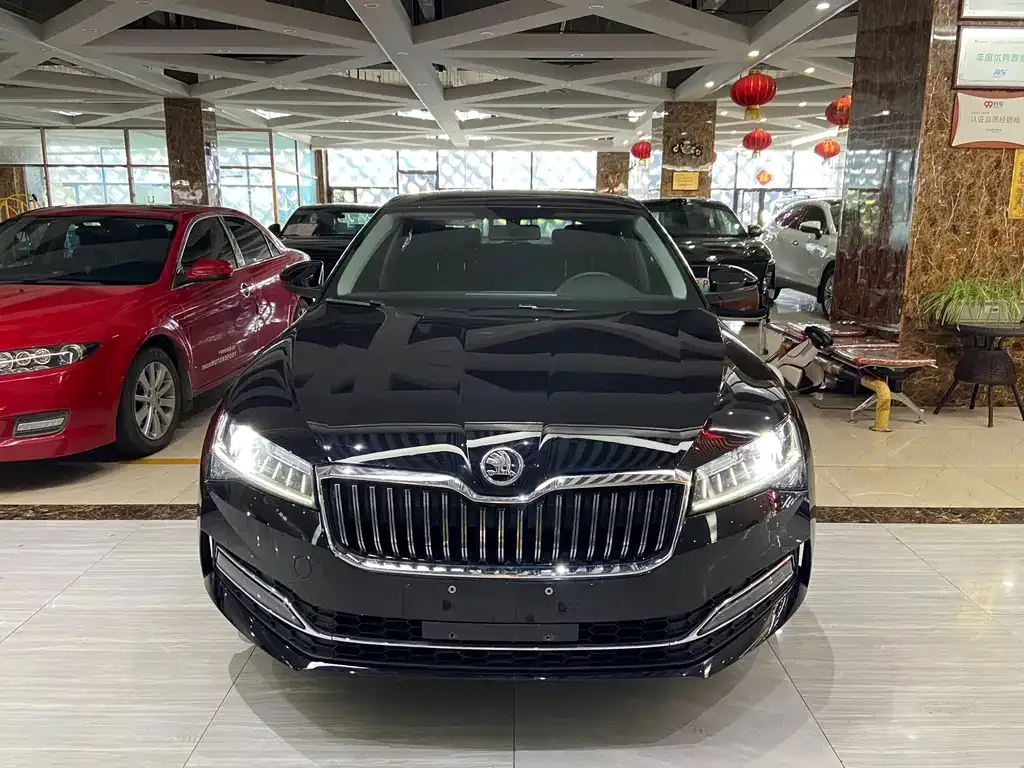 Skoda Superb — фото 9