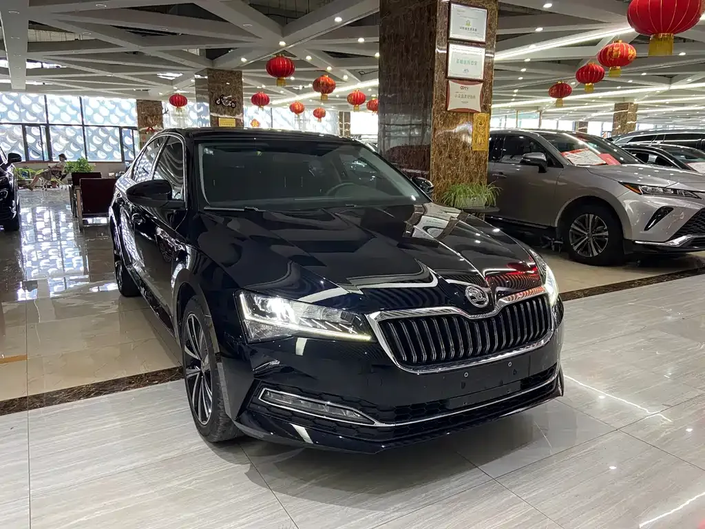 Skoda Superb — фото 8