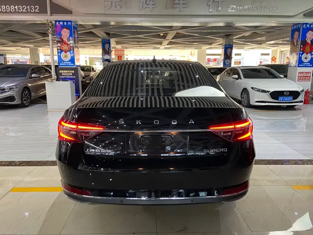 Skoda Superb — фото 7