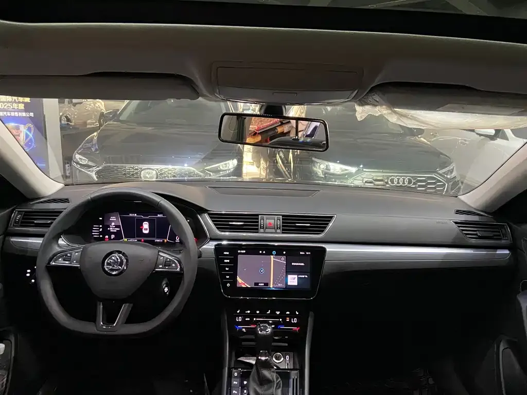 Skoda Superb — фото 10