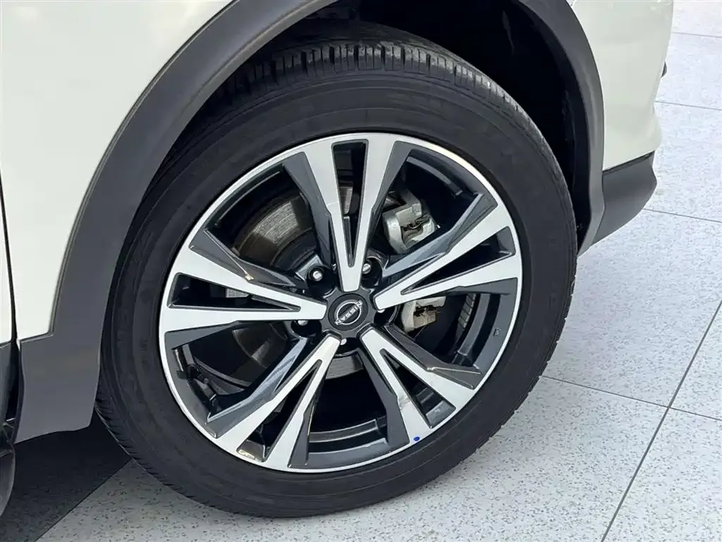 Nissan Qashqai — фото 9